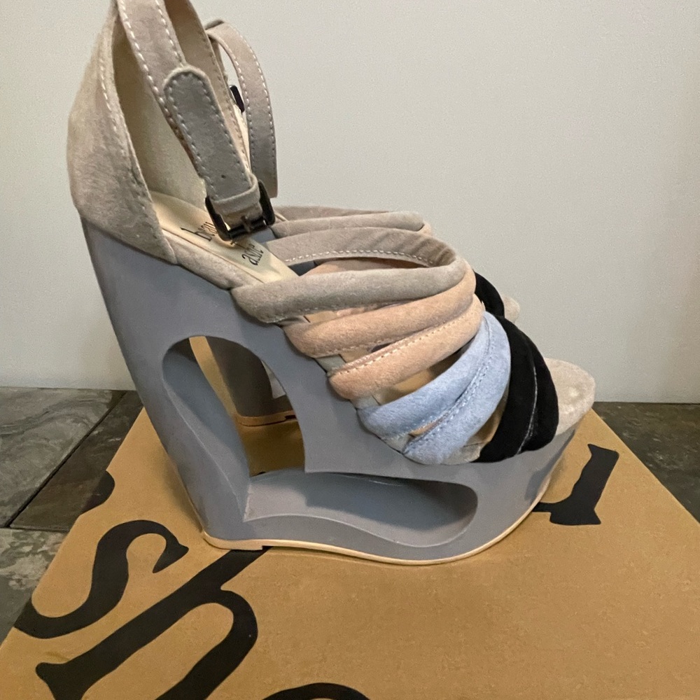 Beau & Ashe Heart Wedges